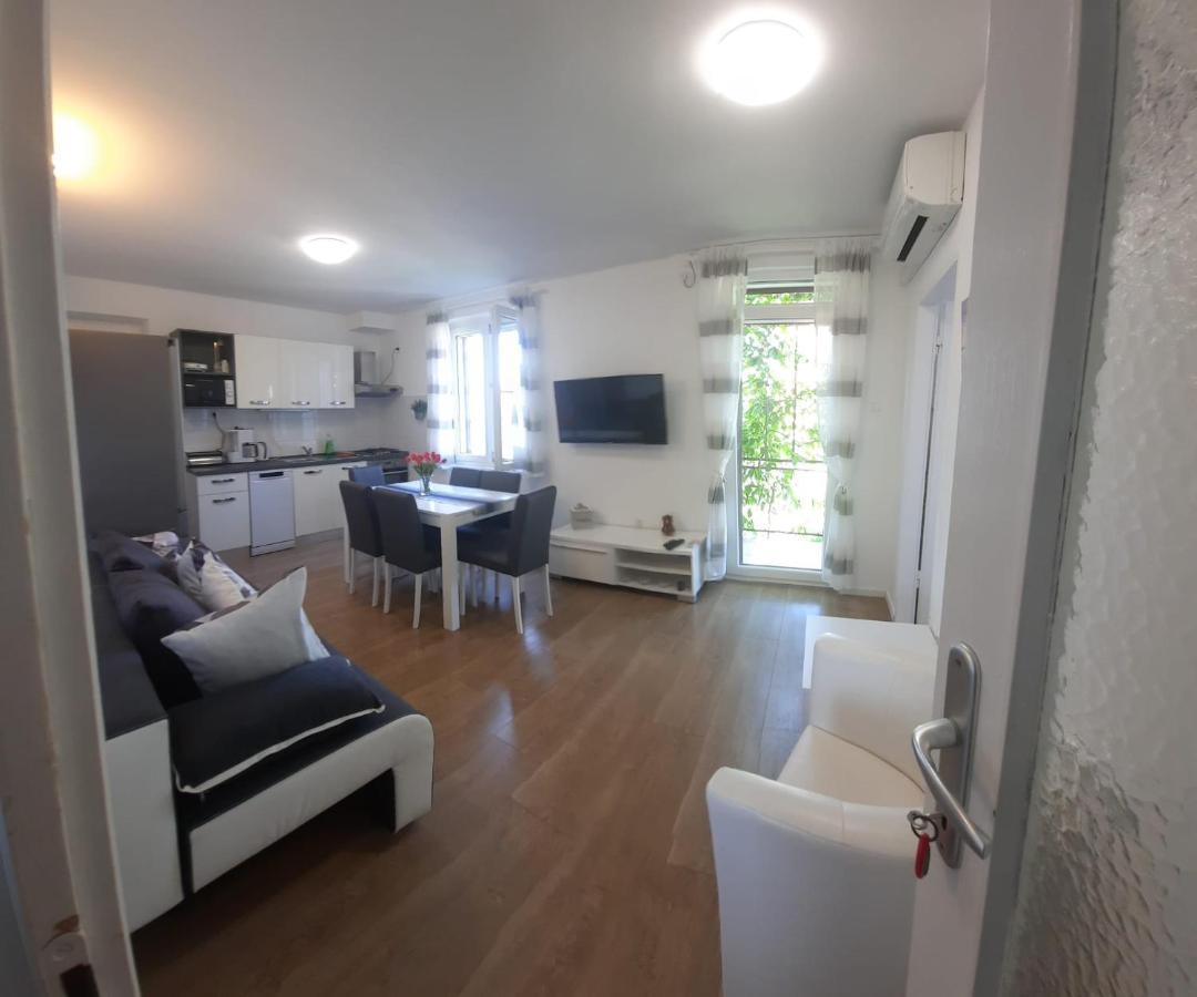 Kate With Sea View, Balcony And Parking, Murter, Dalmatia Apartmán Murter