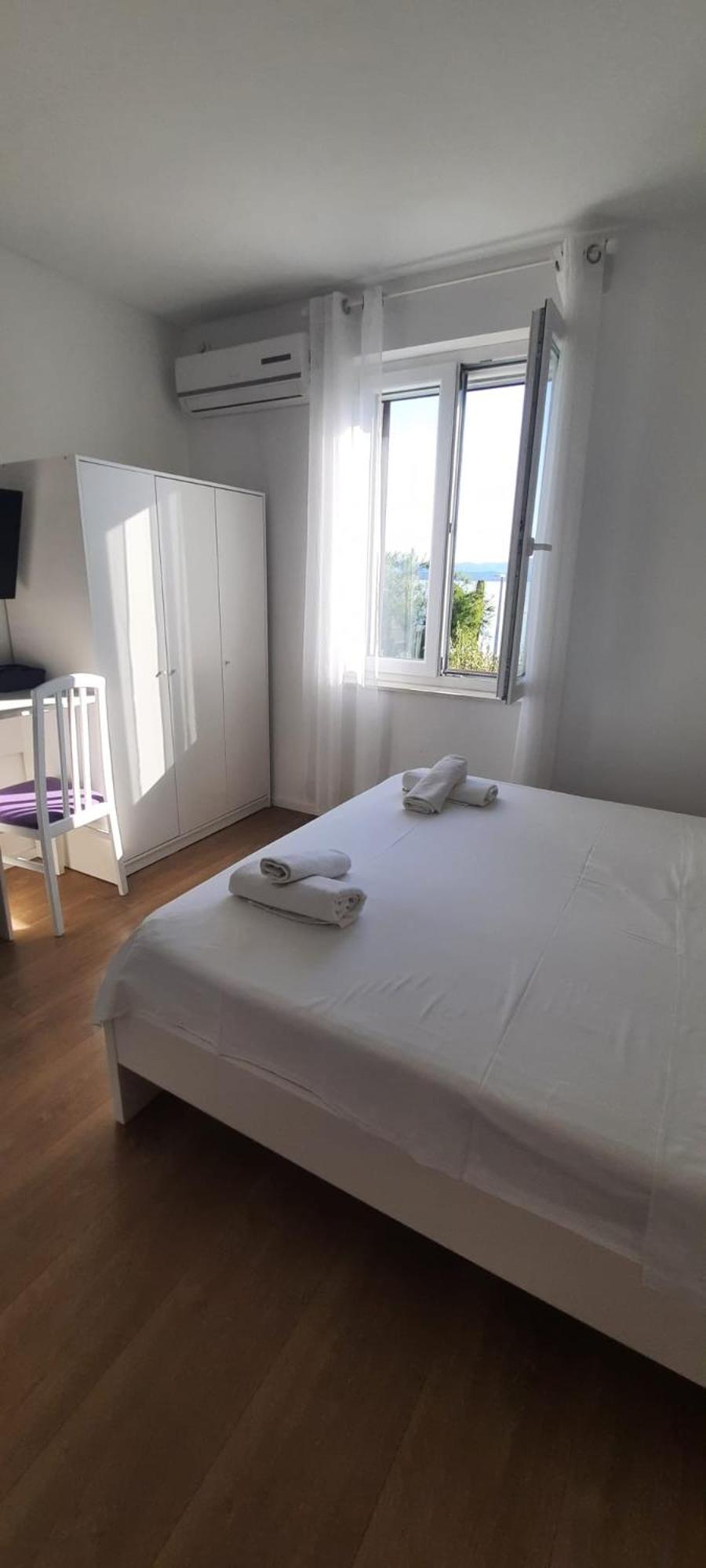 Kate With Sea View, Balcony And Parking, Murter, Dalmatia Murter