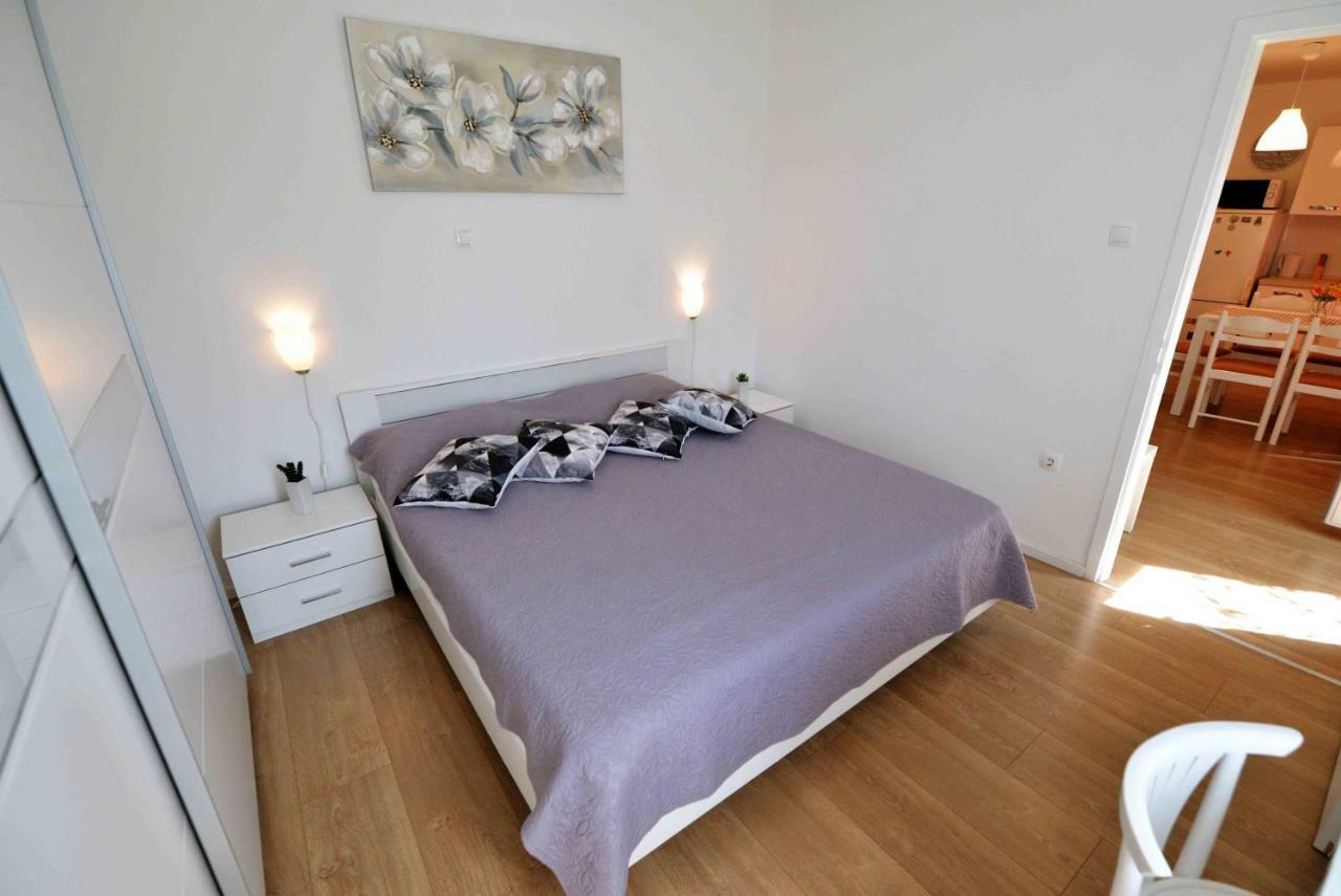 Kate With Sea View, Balcony And Parking, Murter, Dalmatia Apartmán *