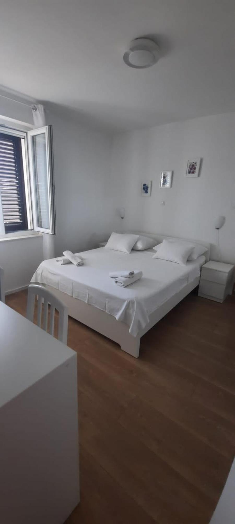 Appartement Beach Apartment Kate - Wake Up To The Sea, Terrace, Garden & Parking, Murter - Dalmatia Murter