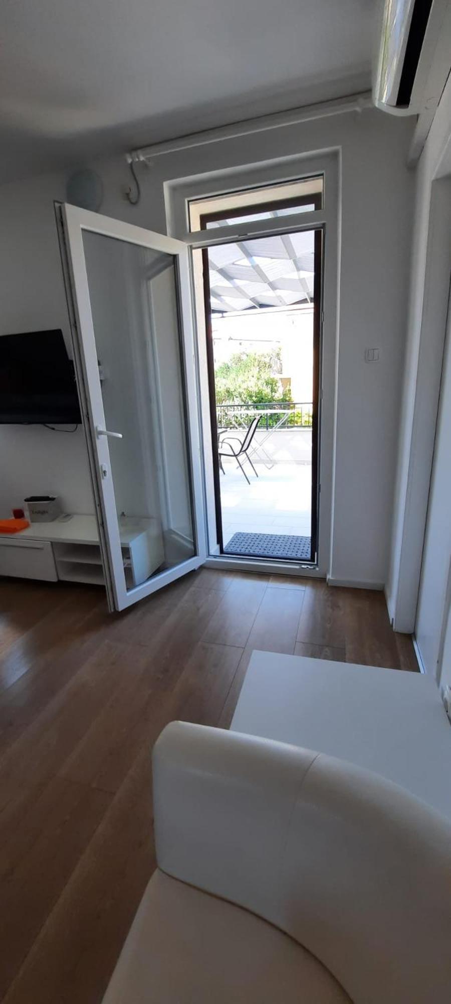 Beach Apartment Kate - Wake Up To The Sea, Terrace, Garden & Parking, Murter - Dalmatia Murter