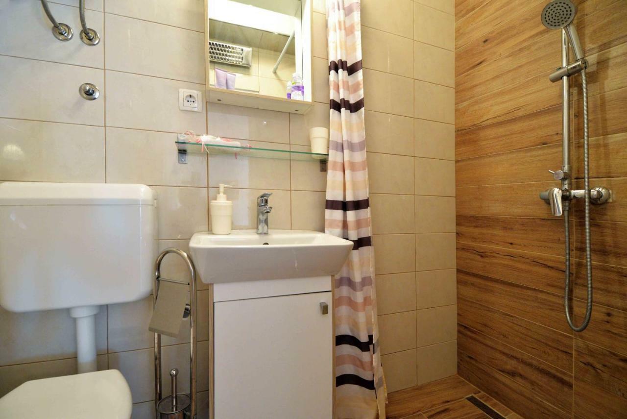 Beach Apartment Kate - Wake Up To The Sea, Terrace, Garden & Parking, Murter - Dalmatia Appartement Murter