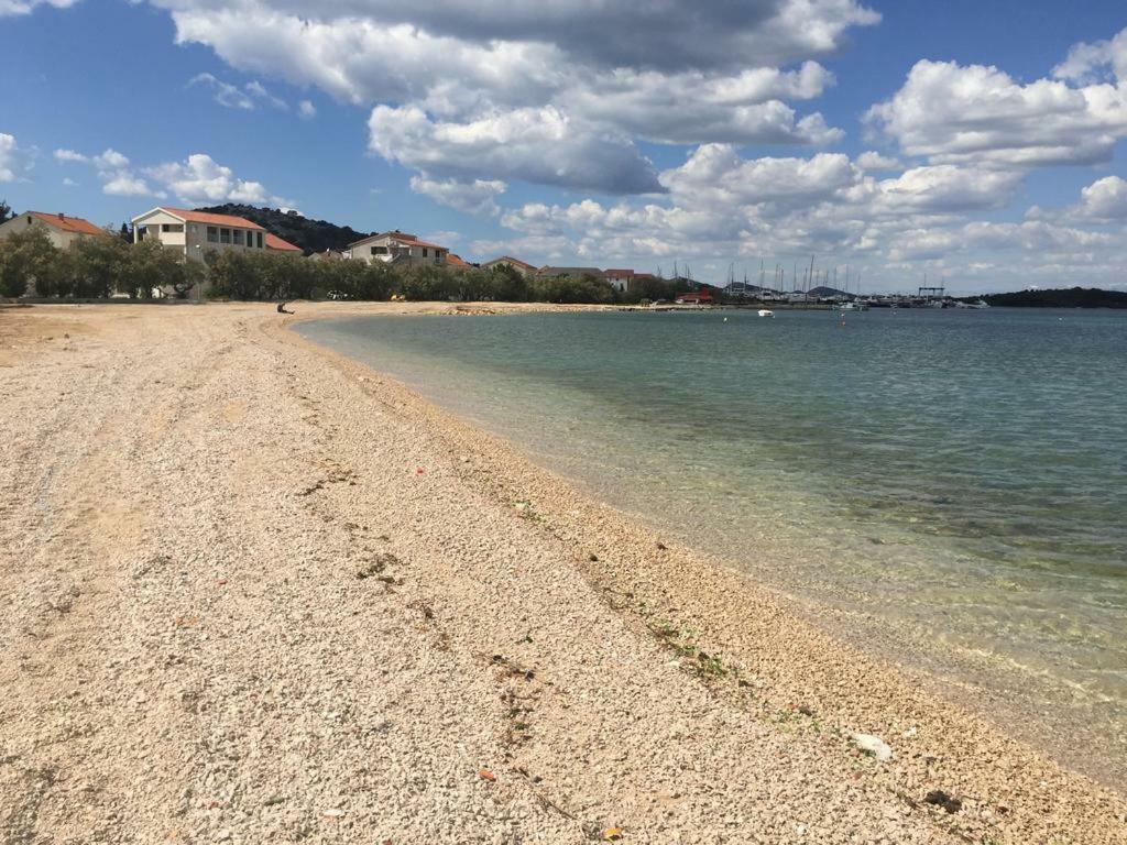Beach Apartment Kate - Wake Up To The Sea, Terrace, Garden & Parking, Murter - Dalmatia Appartement Murter