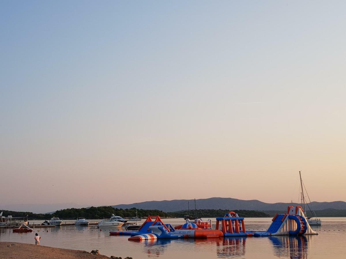 Beach Apartment Kate - Wake Up To The Sea, Terrace, Garden & Parking, Murter - Dalmatia Appartement Murter